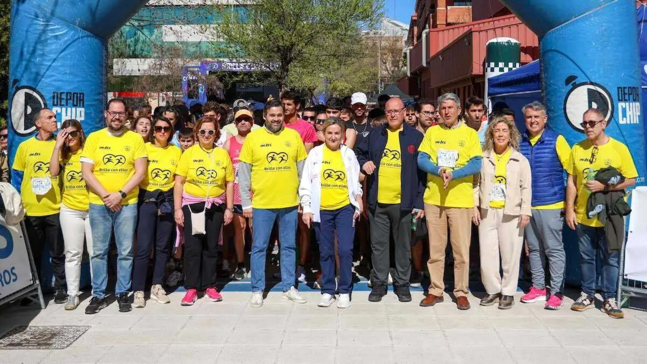 La ministra de Educaci&oacute;n, FP y Deportes, Milagros Tol&oacute;n, ha asistido este domingo a la VI jornada solidaria &lsquo;Brilla con ellos&rsquo;, una iniciativa destinada a recaudar fondos para la investigaci&oacute;n contra el c&aacute;ncer infantil, organizada por el Colegio Nuestra Se&ntilde;ora de los Infantes de Toledo.