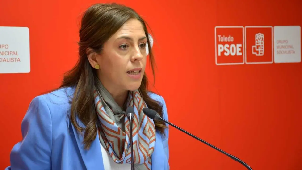 La portavoz del PSOE en el Ayuntamiento de Toledo, Noelia de la Cruz, en rueda de prensa