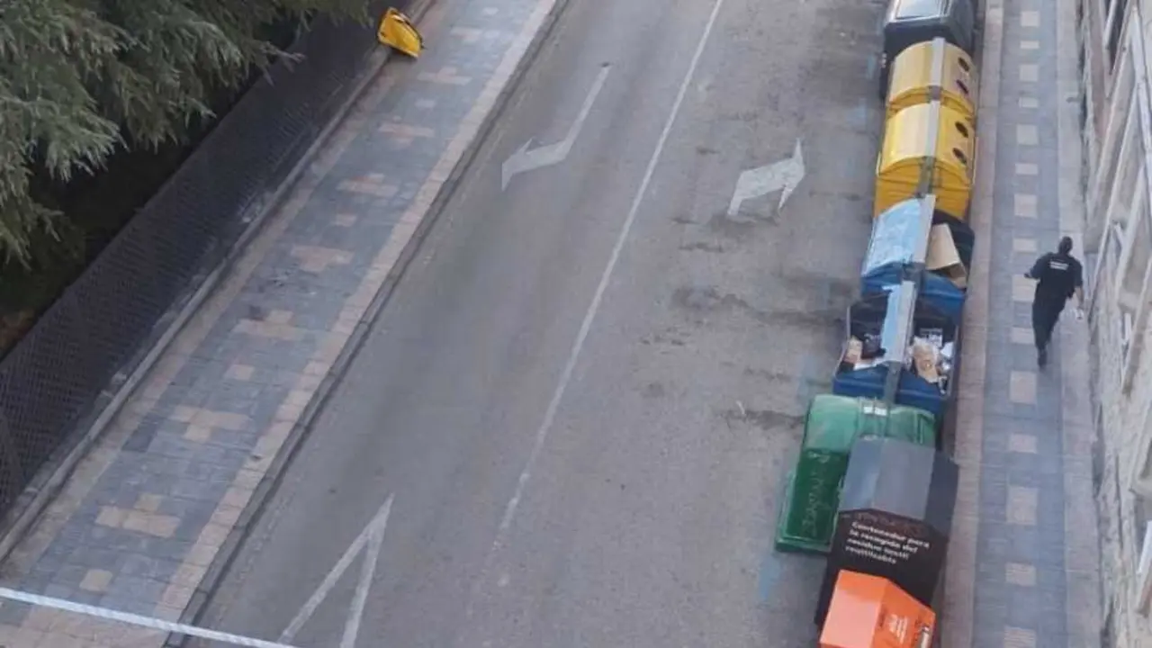 Ropa, papeles y agua: qu&eacute; hab&iacute;a en la mochila de la alerta en Cuenca - Fotograf&iacute;a: CMM