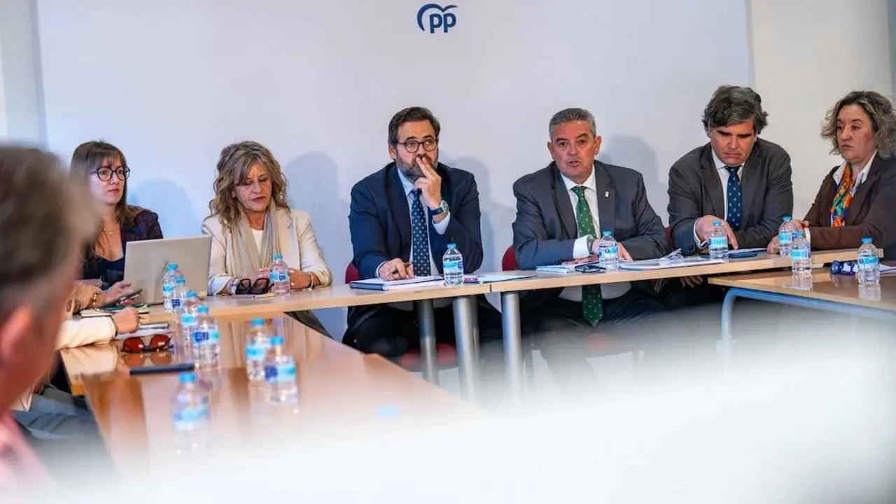 El presidente del PP de Castilla-La Mancha, Paco N&uacute;&ntilde;ez, ha presidido la Mesa Regional del Agua del partido reunida este martes en Cuenca
