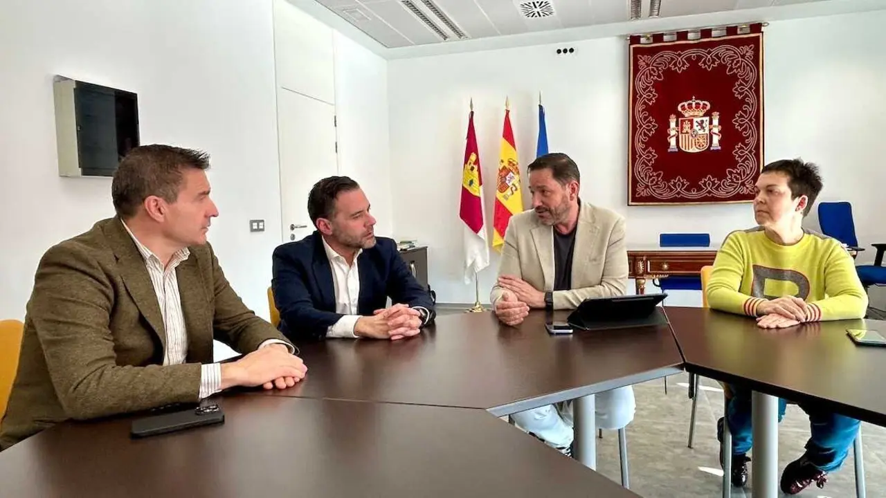 El subdelegado del Gobierno mantiene un encuentro con APEC para abordar los retos del sector de la construcci&oacute;n en la provincia Ciudad Real