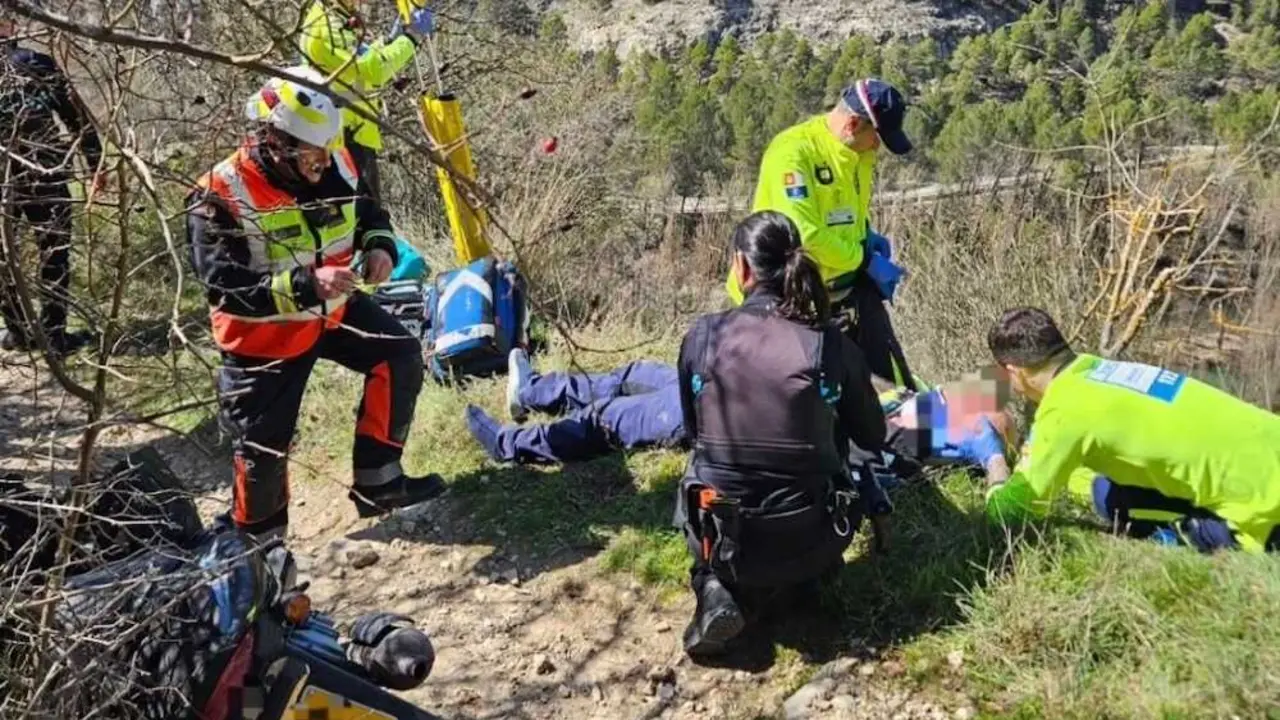 Herido grave un motorista tras caer en un camino rural de Cuenca