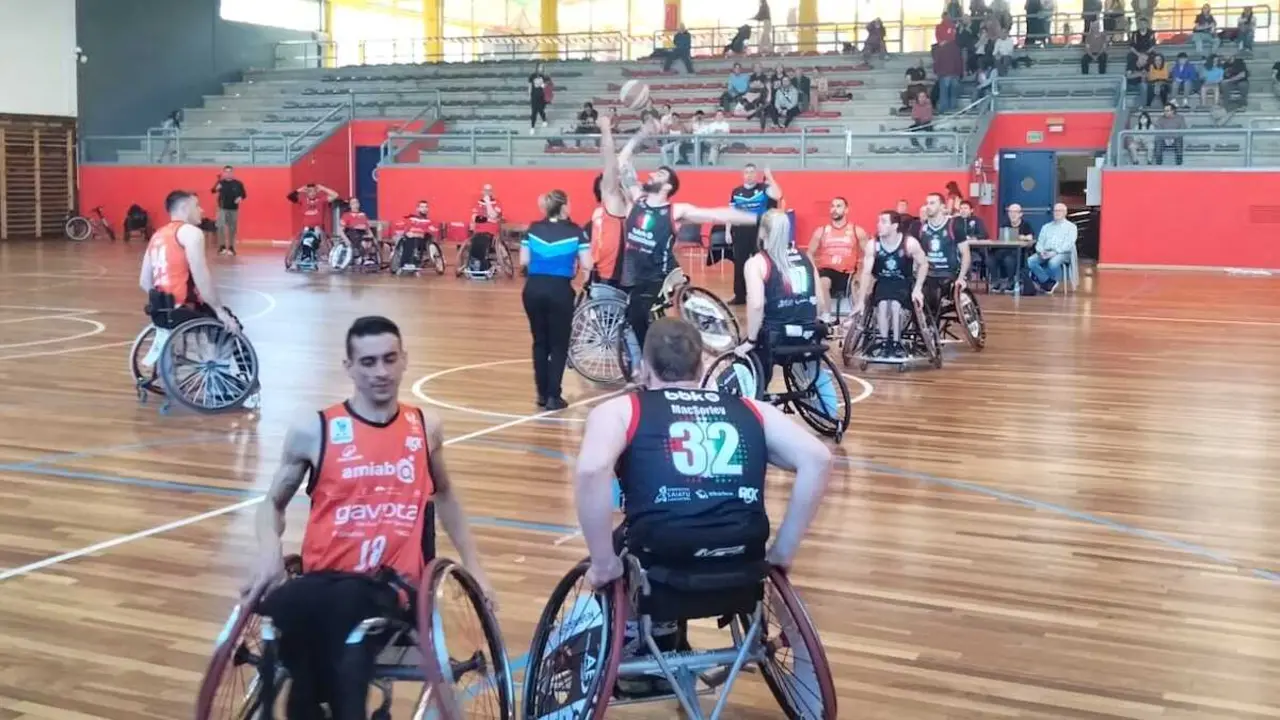 El BSR Amiab arrolla en Bilbao y refuerza su liderato invicto (58-82)