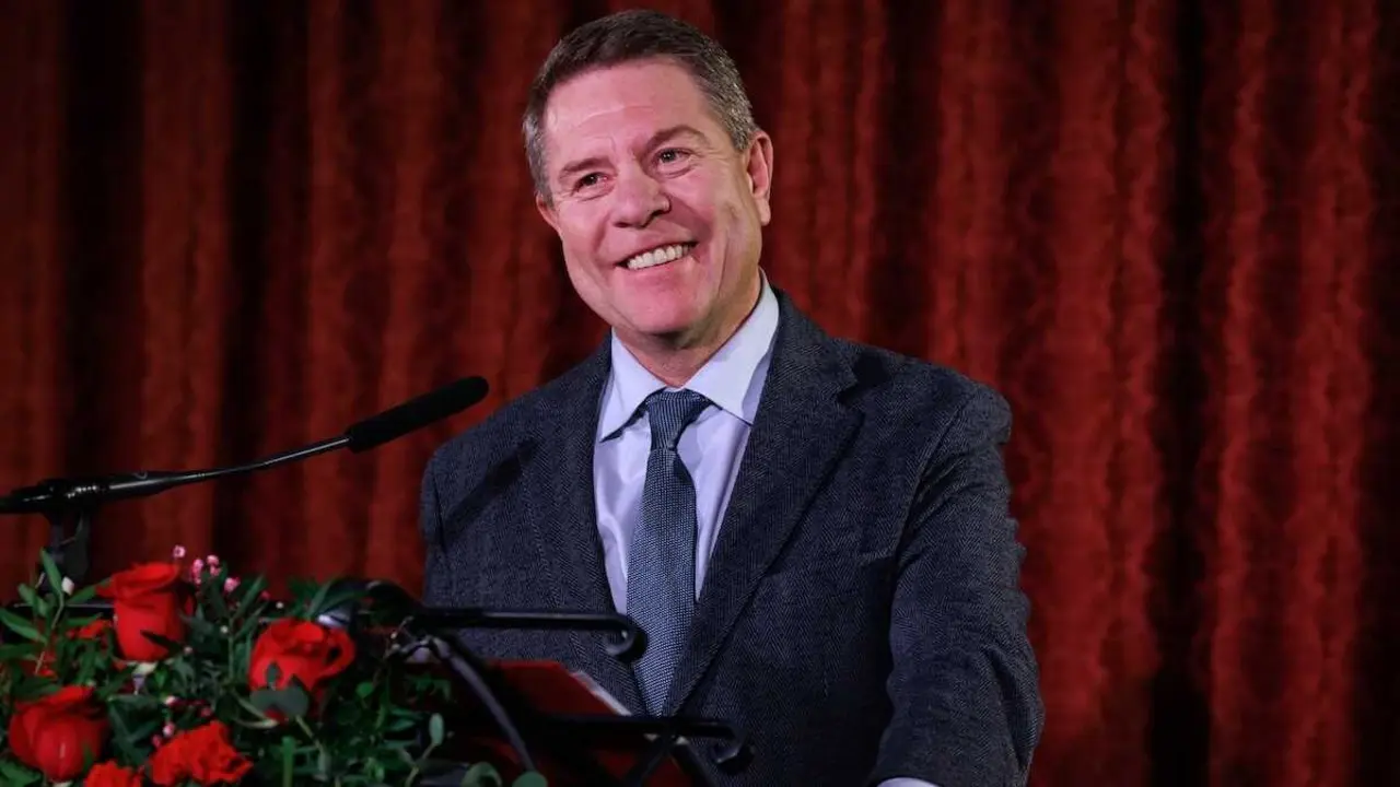 El presidente de Castilla-La Mancha, Emiliano Garc&iacute;a-Page, durante el preg&oacute;n de la Semana Santa de Hell&iacute;n (Albacete)