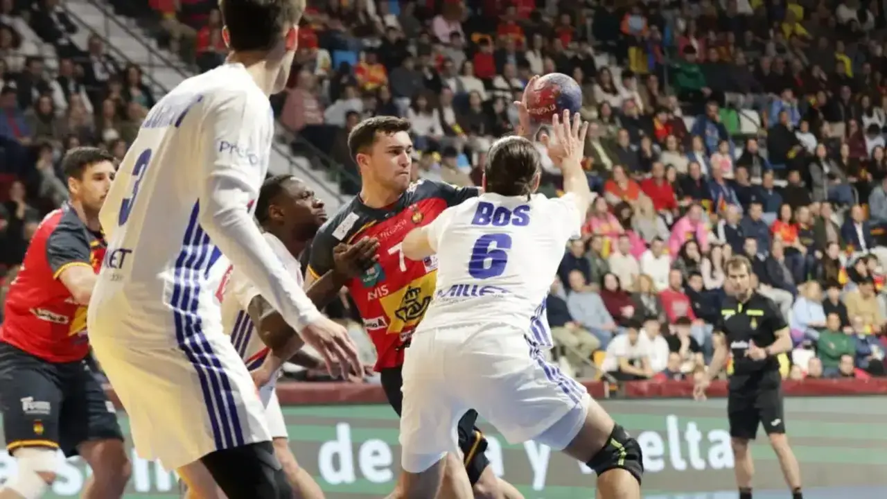 Los Hispanos empatan ante Francia en un Quijote Arena volcado (25-25) - Fotograf&iacute;a: Lanza/J.Jurado