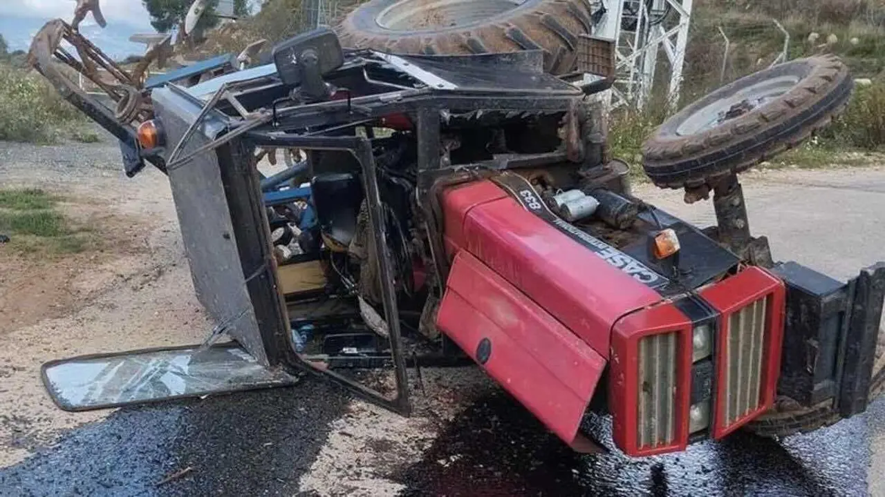 Muere un hombre al volcar el tractor que manejaba y quedar atrapado