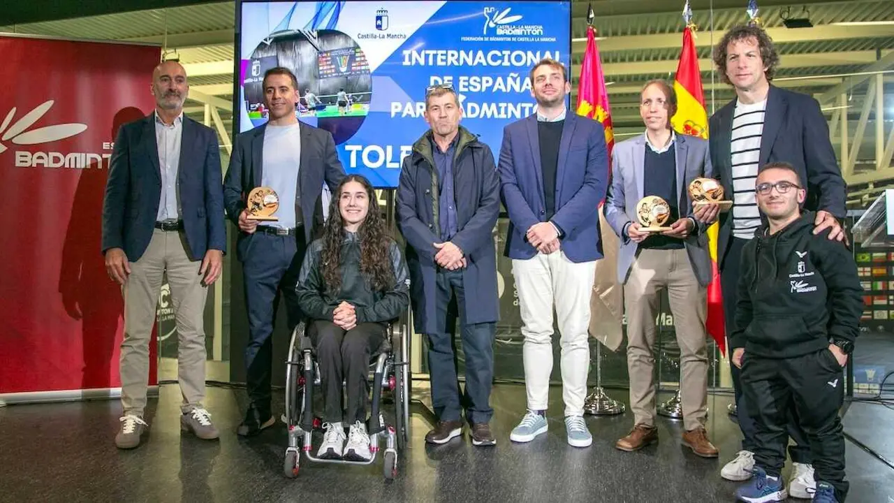 El director general de Juventud y Deportes, Carlos Yuste, ha presentado el Torneo Internacional de Parabadminton que se celebra del 25 al 29 de marzo en el Complejo Deportivo Rafael del Pino de Toledo.