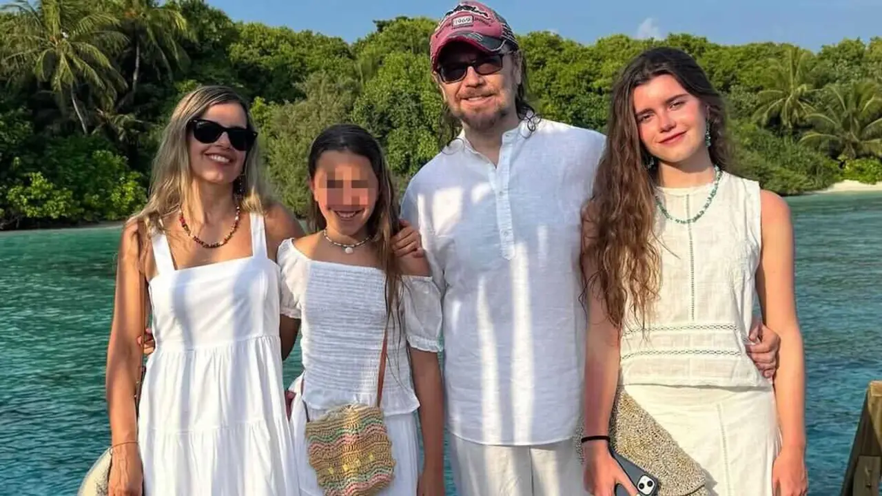 En la imagen de archivo Santiago Segura junto a su pareja y sus dos hijas