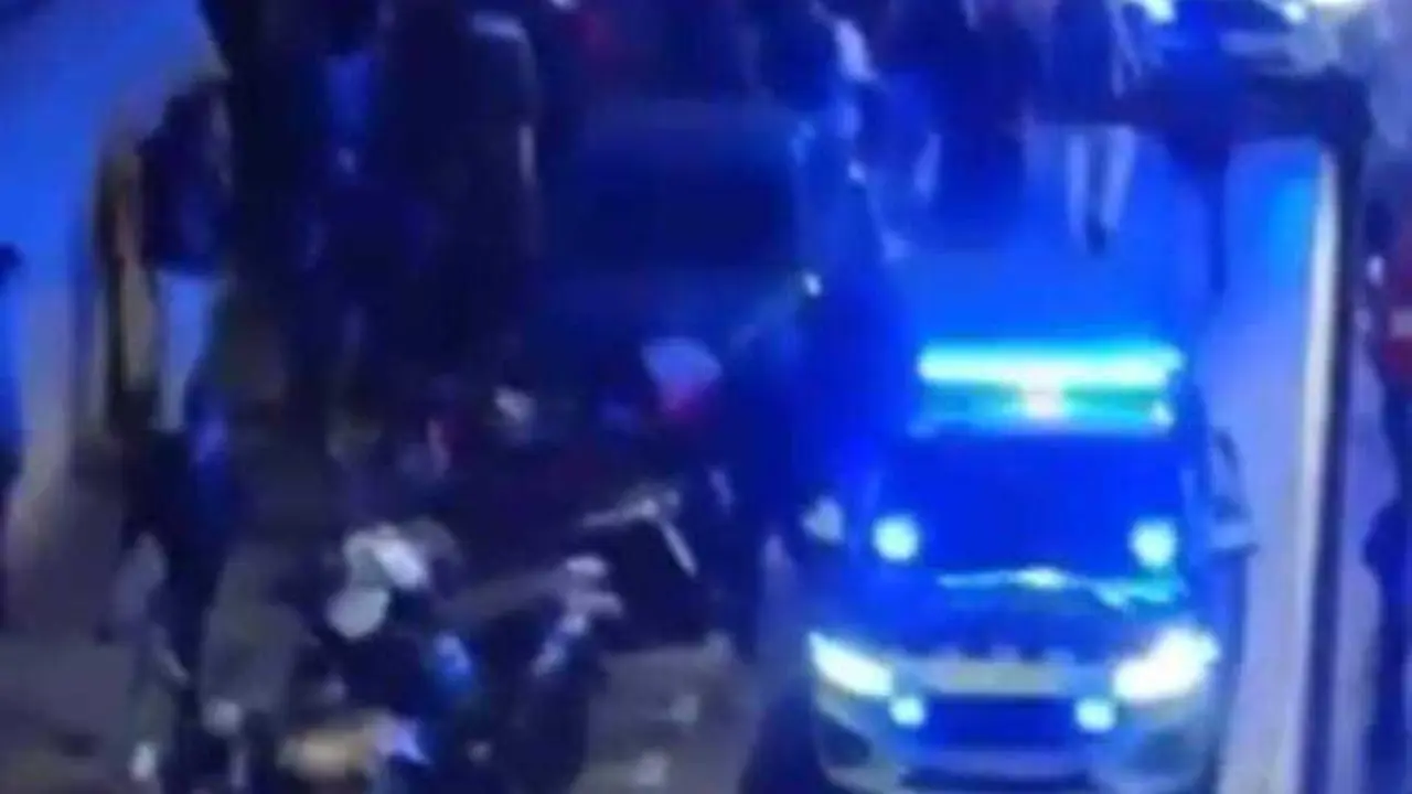 VIDEO. Pelea con machetes y armas de fuego frente a un local de ocio