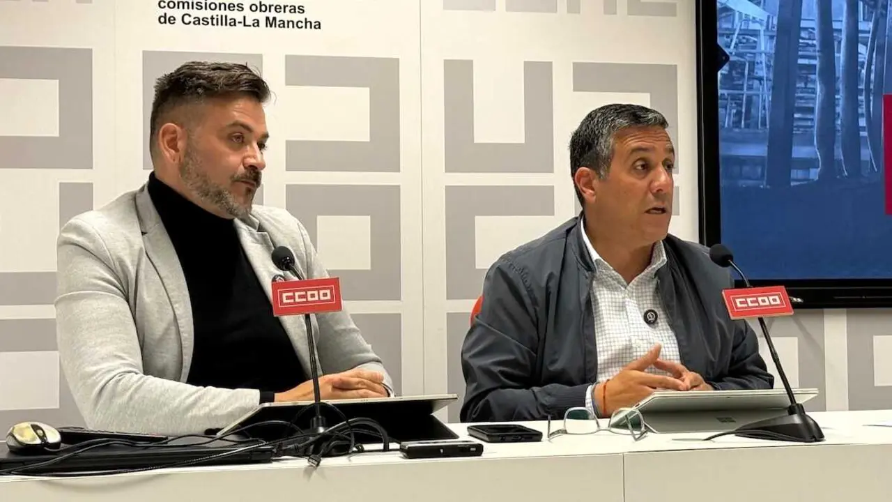 El secretario de la Federaci&oacute;n de Industria de CCOO en Castilla-La Mancha, Juan Antonio Cuevas, y el secretario general del sindicato en la regi&oacute;n, Javier Ortega.