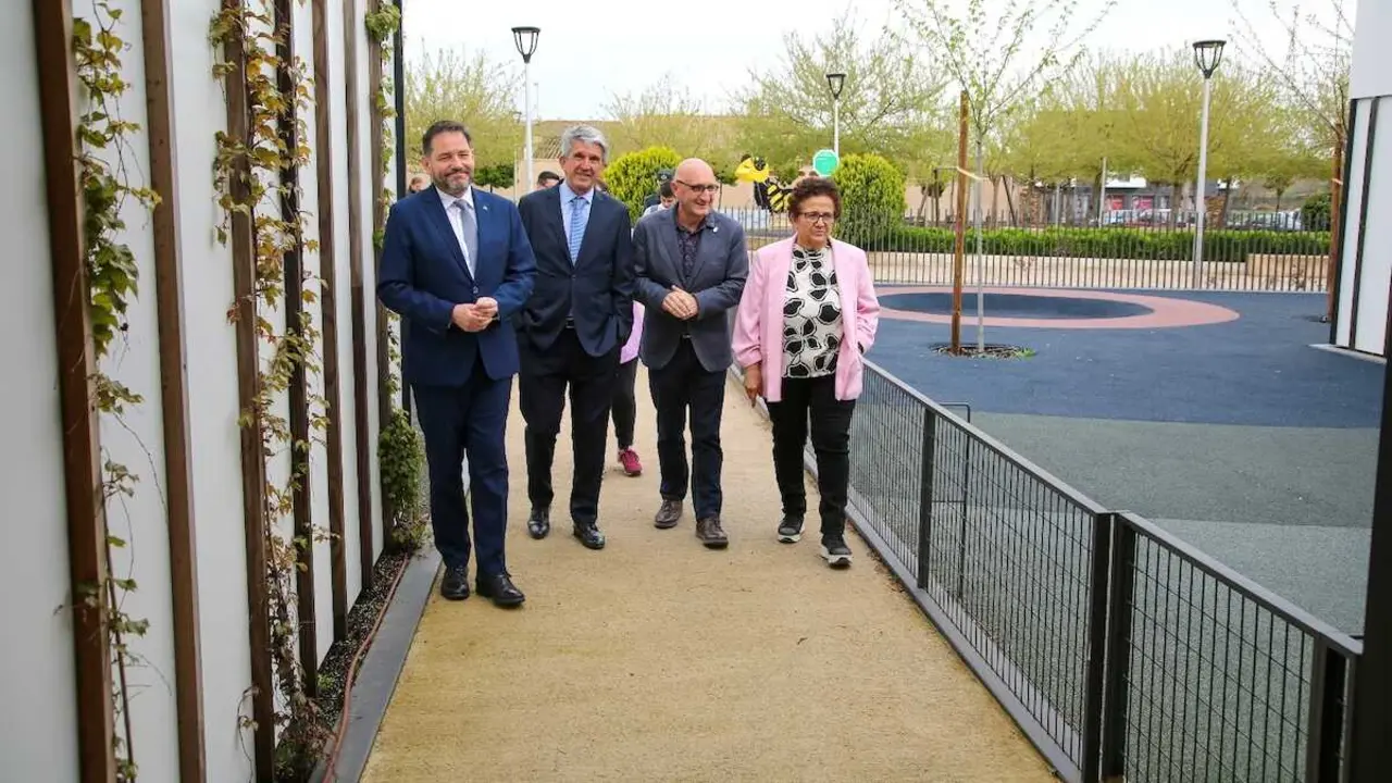 El delegado del Gobierno en Castilla-La Mancha, Jos&eacute; Pablo Sabrido, durante la visita que ha realizado a Corral de Calatrava (Ciudad Real)