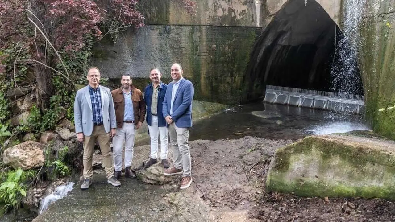 Guadalajara instala un sistema que frena toallitas en el r&iacute;o Henares