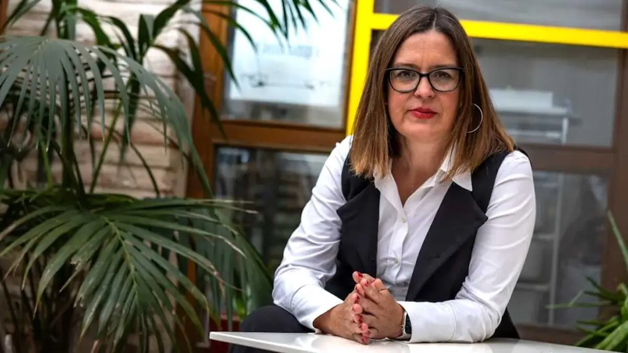 La consejera portavoz del Gobierno de Castilla-La Mancha, Esther Padilla, en un momento de la entrevista - EFE/Ismael Herrero