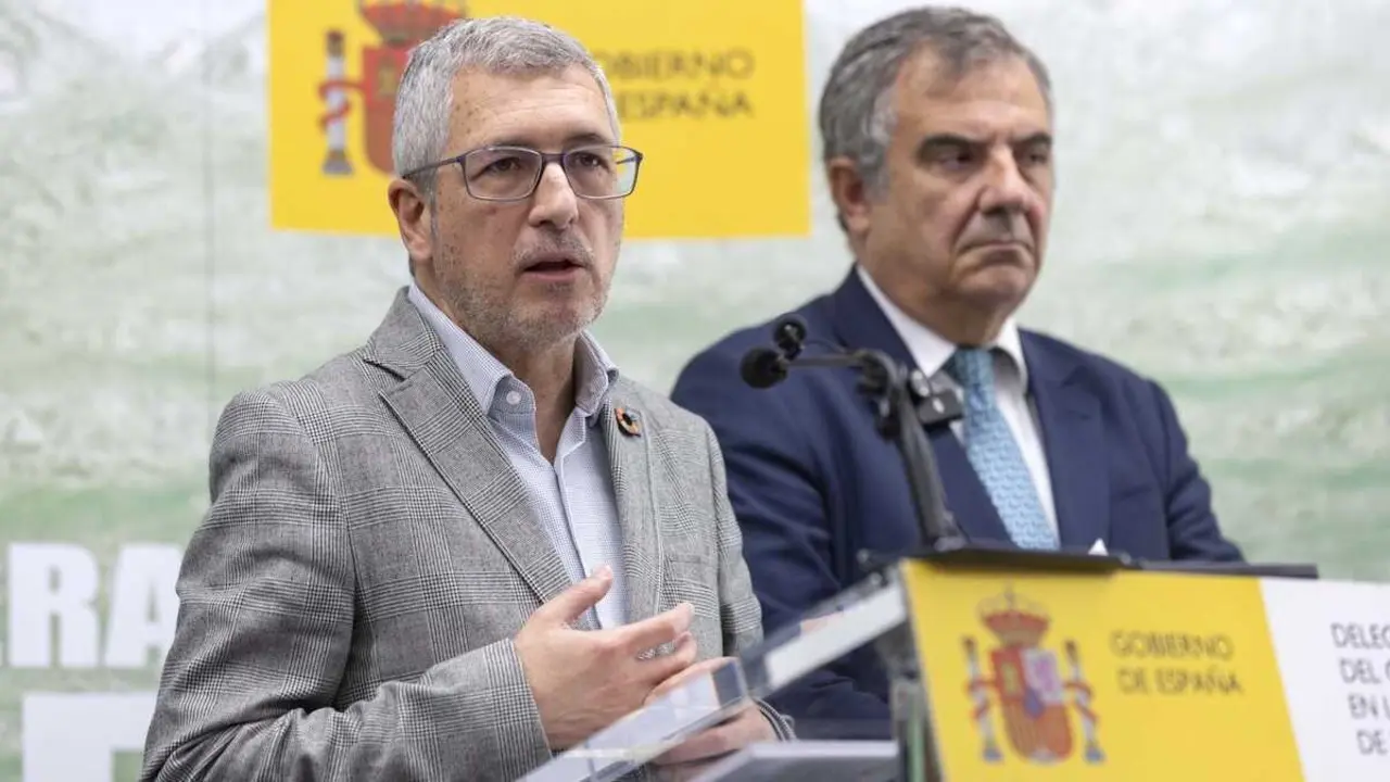 El secretario de Estado de Medio Ambiente, Hugo Mor&aacute;n, durante la rueda de prensa que ha ofrecido en Murcia - EFE/Marcial Guill&eacute;n