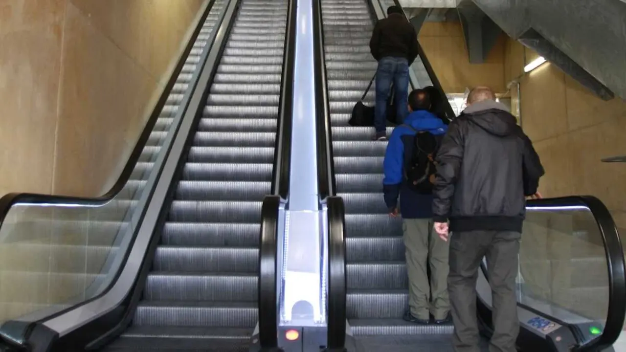 Escaleras mec&aacute;nicas del remonte de Safont en la ciudad de Toledo