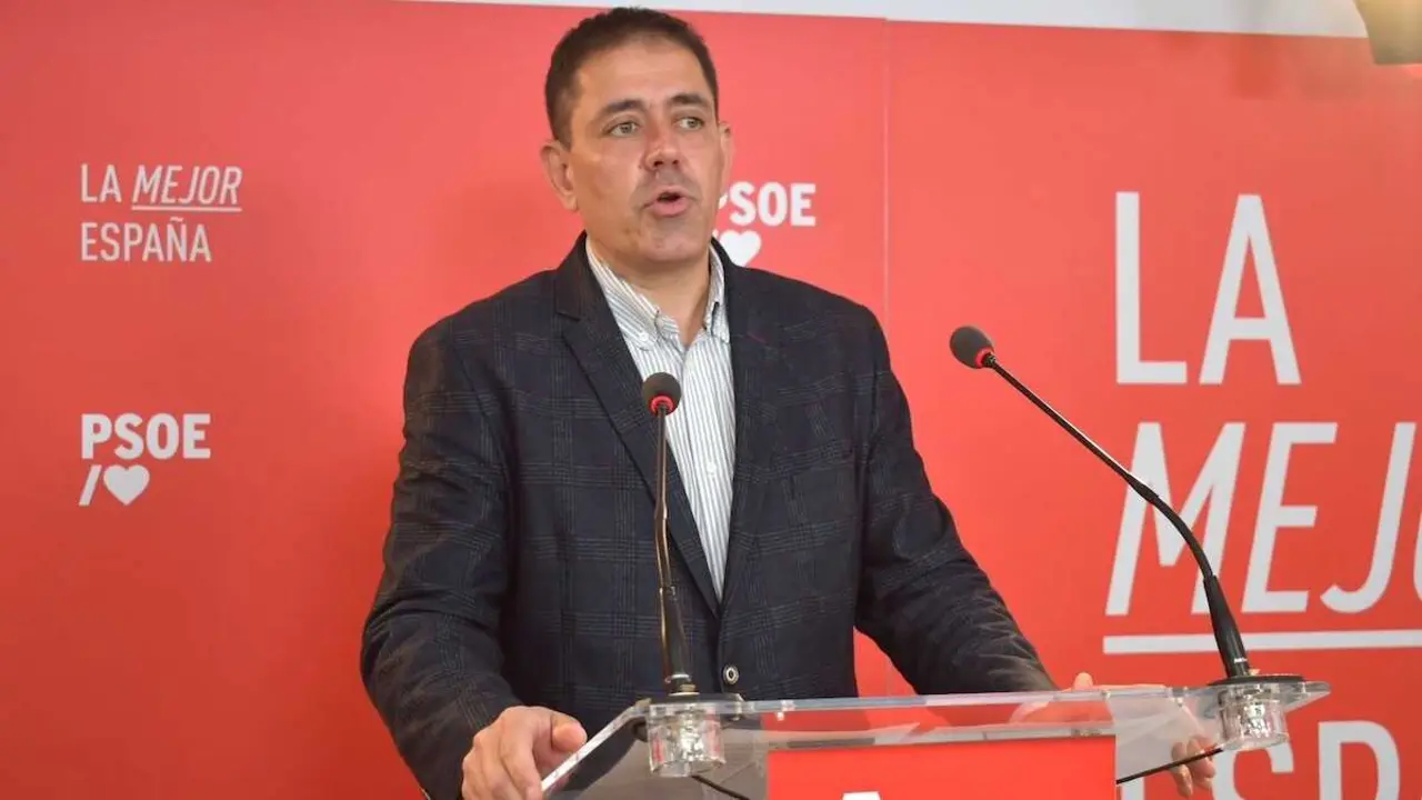 El portavoz del Grupo Socialista en la Diputaci&oacute;n de Ciudad Real, Jos&eacute; Manuel Bola&ntilde;os, en rueda de prensa