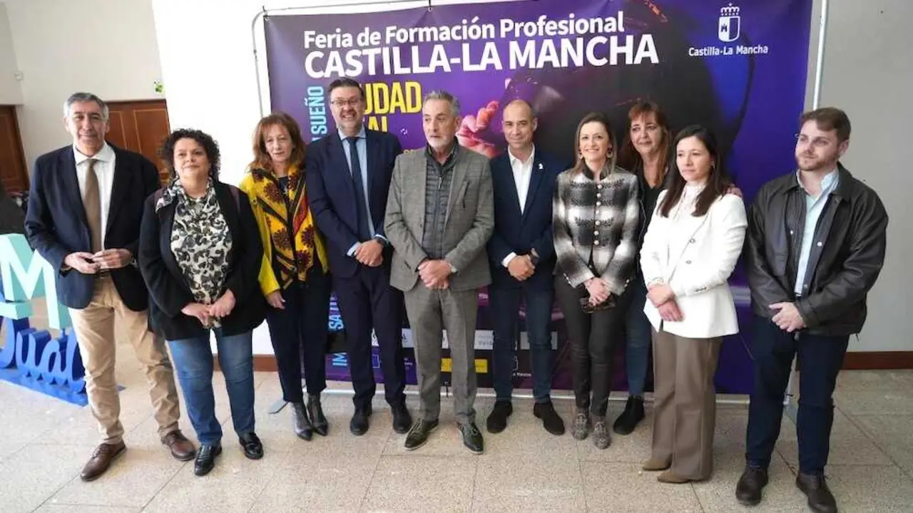 El consejero de Educaci&oacute;n, Cultura y Deportes de Castilla-La Mancha, Amador Pastor, ha participado en la feria de FP de la regi&oacute;n que se celebra en Valdepe&ntilde;as (Ciudad Real).