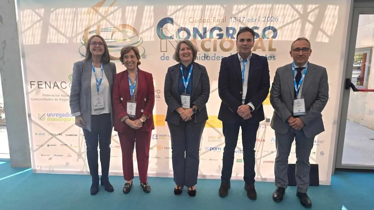 La directora general del Agua de Castilla-La Mancha, Montserrat Muro, y la consejera de Desarrollo Sostenible, Mercedes G&oacute;mez, este mi&eacute;rcoles en el Congreso Nacional de los regantes que se celebra estos d&iacute;as en Ciudad Real.