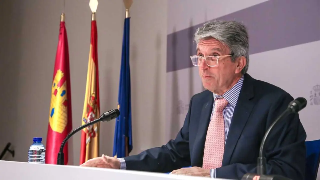 El delegado del Gobierno en Castilla-La Mancha, Jos&eacute; Pablo Sabrido, durante la rueda de prensa que ha ofrecido