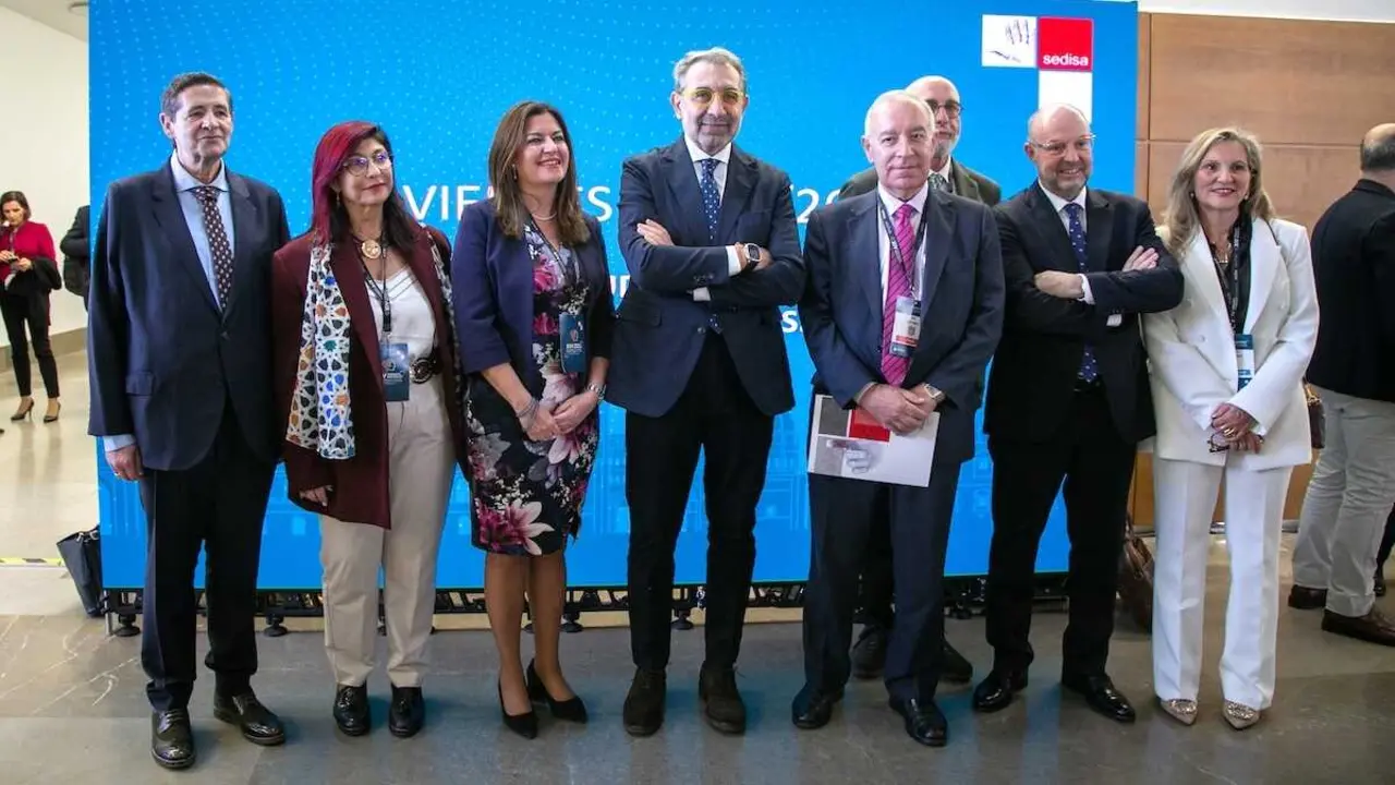 El consejero de Sanidad, Jes&uacute;s Fern&aacute;ndez Sanz (c), ha participado en la entrega de Premios de las XIV Jornadas Nacionales de la Sociedad Espa&ntilde;ola de Directivos de la Salud (SEDISA).