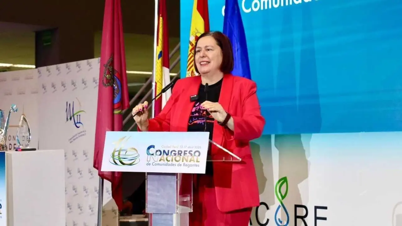 La Secretaria de Estado de Agricultura y Alimentaci&oacute;n, Bego&ntilde;a Garc&iacute;a, durante su intervenci&oacute;n en la clausura del XVI Congreso Nacional de Comunidades de Regantes, celebrado esta semana en Ciudad Real