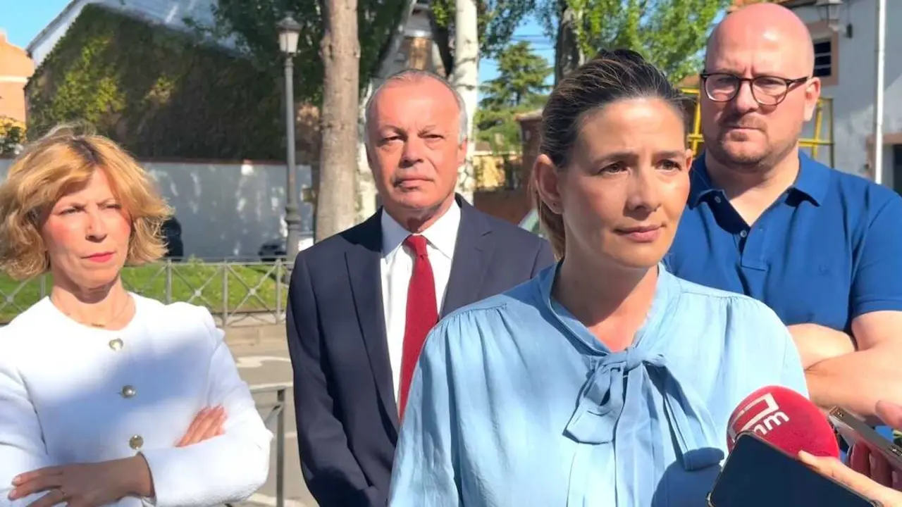 La secretaria general y portavoz parlamentaria del PP de Castilla-La Mancha, Carolina Agudo, atendiendo a los medios este s&aacute;bado en Yunquera de Henares (Guadalajara)