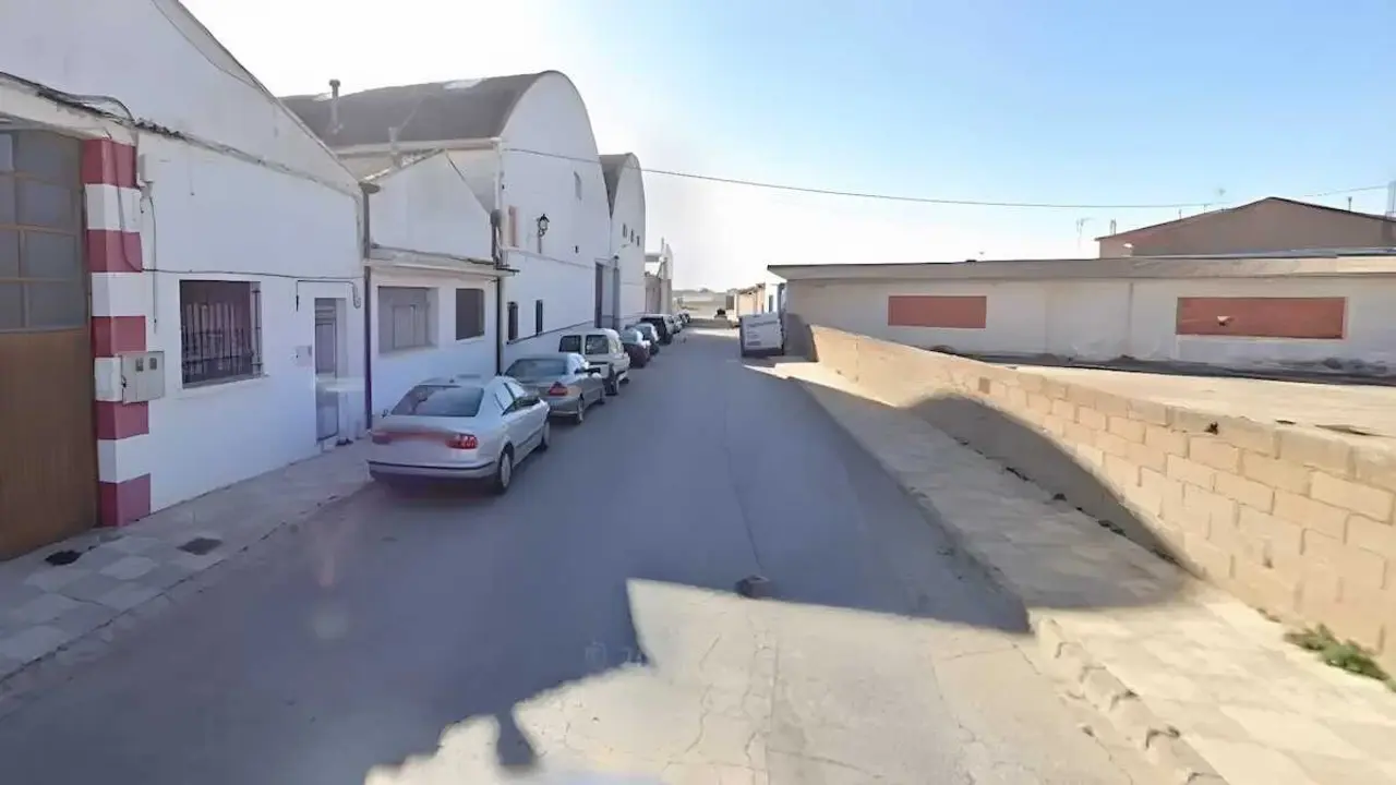 Muere un trabajador tras caerle encima el veh&iacute;culo que reparaba en una empresa de estructuras met&aacute;licas en Tarazona de la Mancha (Albacete)