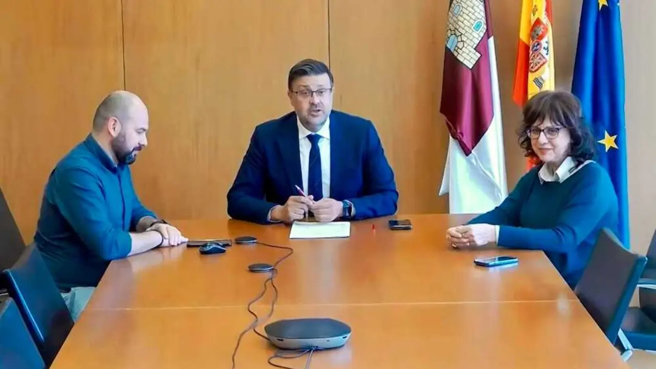 El consejero de Educaci&oacute;n, Cultura y Deportes, Amador Pastor, ha participado en la primera sesi&oacute;n de la nueva formaci&oacute;n para docentes