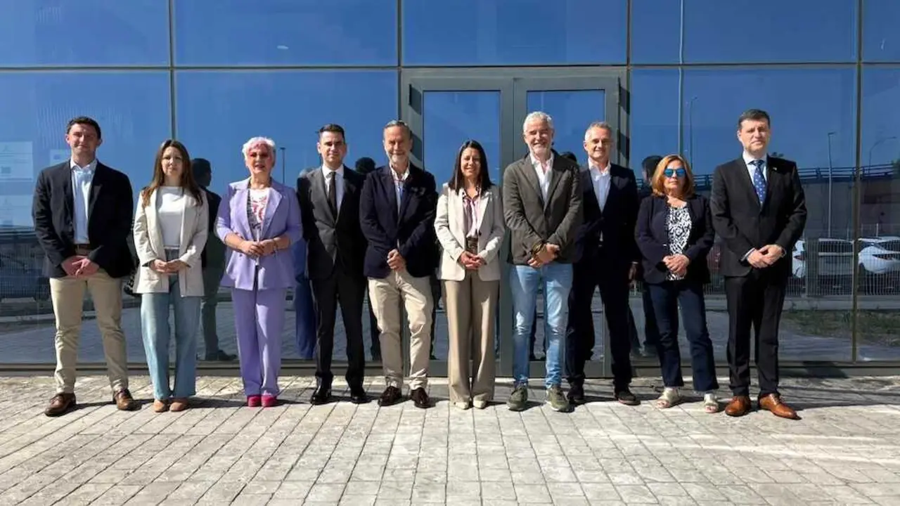 Visita de la consejera de Bienestar Social, B&aacute;rbara Garc&iacute;a Torijano, a la empresa 'Mixer &amp; Pack', en Cabanillas del Campo (Guadalajara)