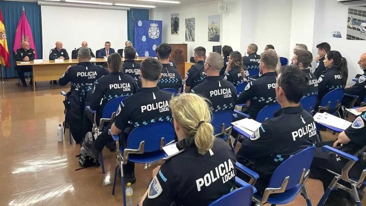 MiDNI: Polic&iacute;as de Toledo se forman en la nueva identidad digital