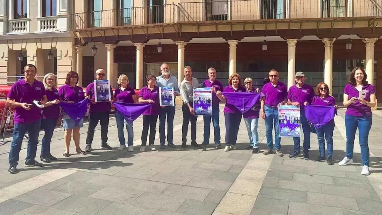 Guadalajara llena su Plaza Mayor de jota para conquistar la Unesco