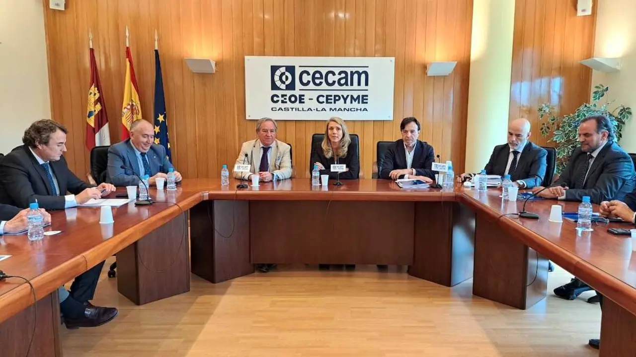La Junta Directiva de CECAM se re&uacute;ne con la presidenta de Cepyme, &Aacute;ngela de Miguel, en la sede de CECAM CEOE-CEPYME en Toledo