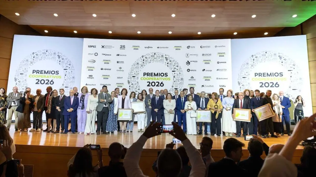 Imagen de familia de la entrega de la V edici&oacute;n de los Premios Cooperativos de Castilla-La Mancha