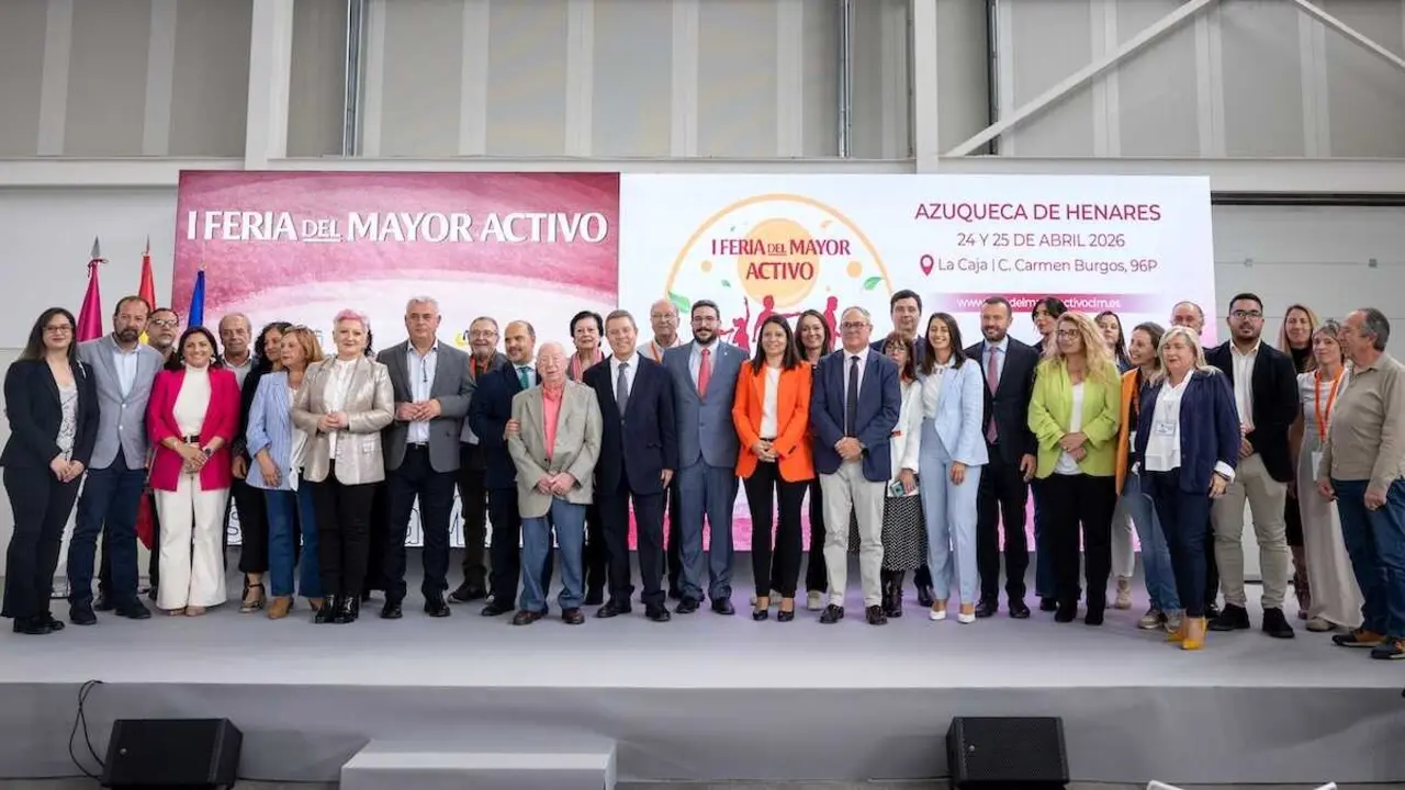 El jefe del Gobierno regional, Emiliano Garc&iacute;a-Page, inaugura, en Azuqueca de Henares (Guadalajara), la I Feria del Mayor Activo de Castilla-La Mancha.