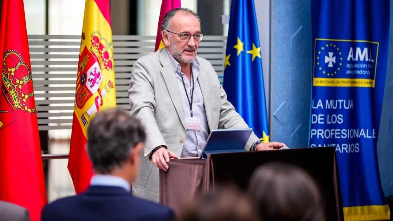 Carlos Molina asume en Albacete la presidencia de los m&eacute;dicos de Castilla-La Mancha