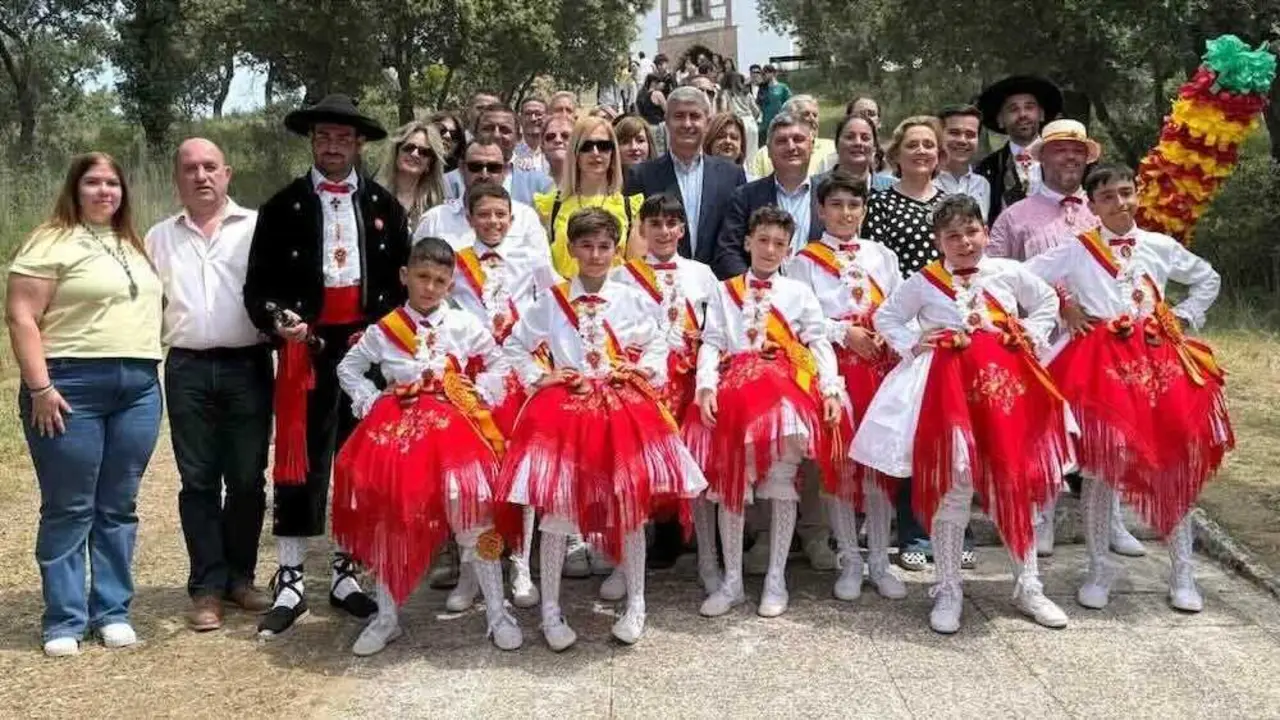 El delegado de la Junta en Toledo, &Aacute;lvaro Guti&eacute;rrez, ha asistido a la tradicional &lsquo;Romer&iacute;a Berciana&rsquo; de M&eacute;ntrida (Toledo) que ha reunido a cerca de 15.000 personas