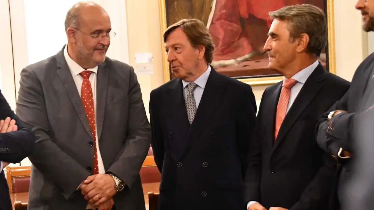 El vicepresidente primero de Castilla-La Mancha, Jos&eacute; Luis Mart&iacute;nez Guijarro, ha asistido en el Senado a la entrega del Premio Nacional de Tauromaquia 2025 al torero Curro V&aacute;zquez