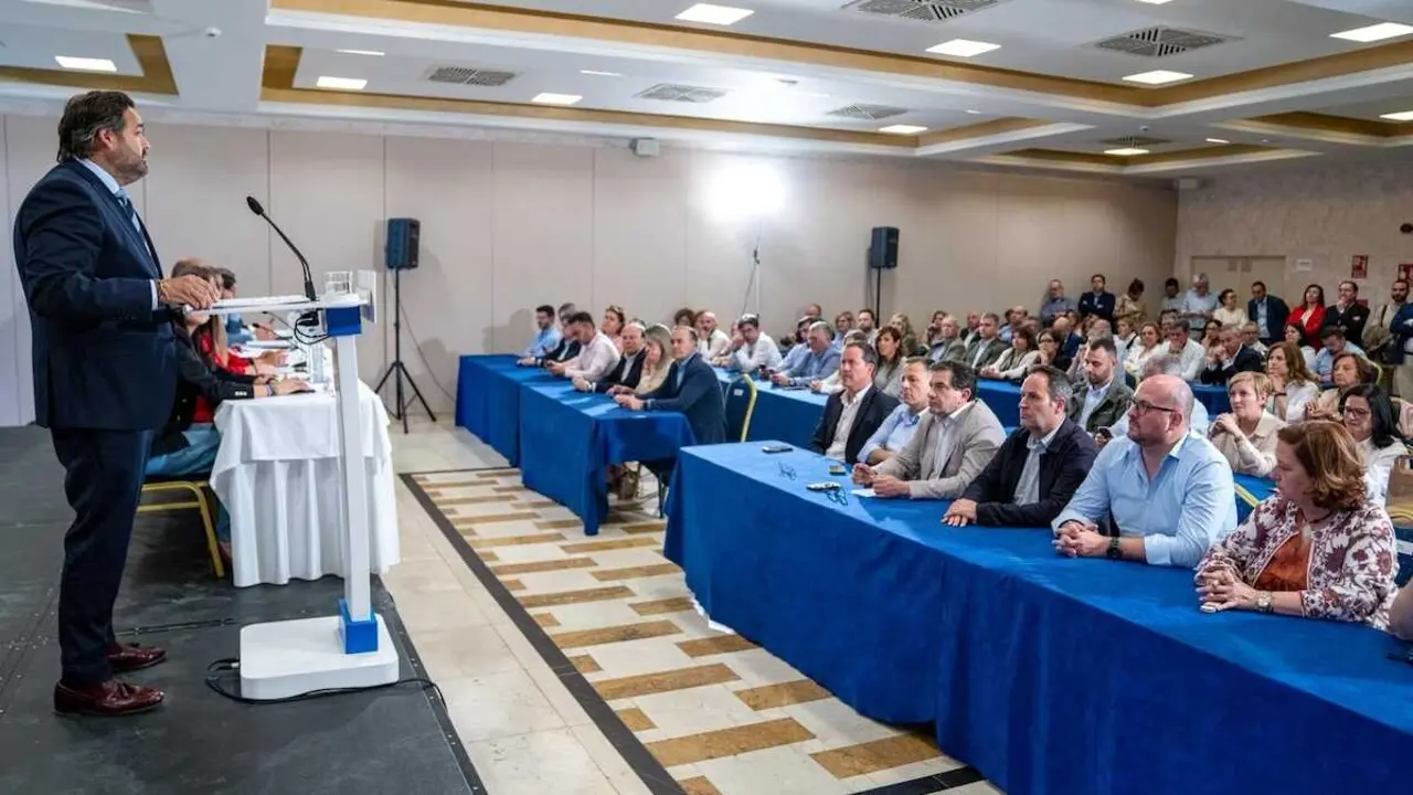 El presidente del PP de Castilla-La Mancha, Paco N&uacute;&ntilde;ez, interviene ante la Junta Directiva regional del partido celebrada este lunes en Toledo
