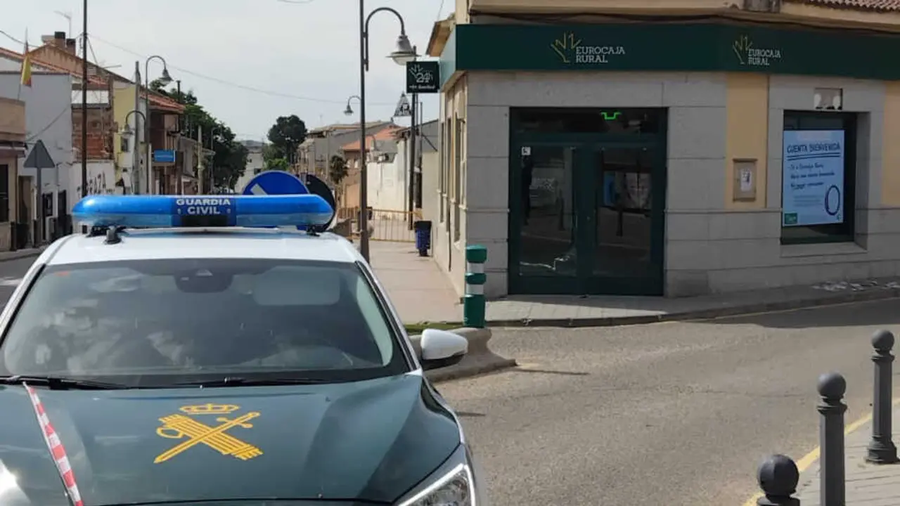 Roban con explosivos un banco en Pantoja (Toledo) e investigan el robo - Fotograf&iacute;a: CMM