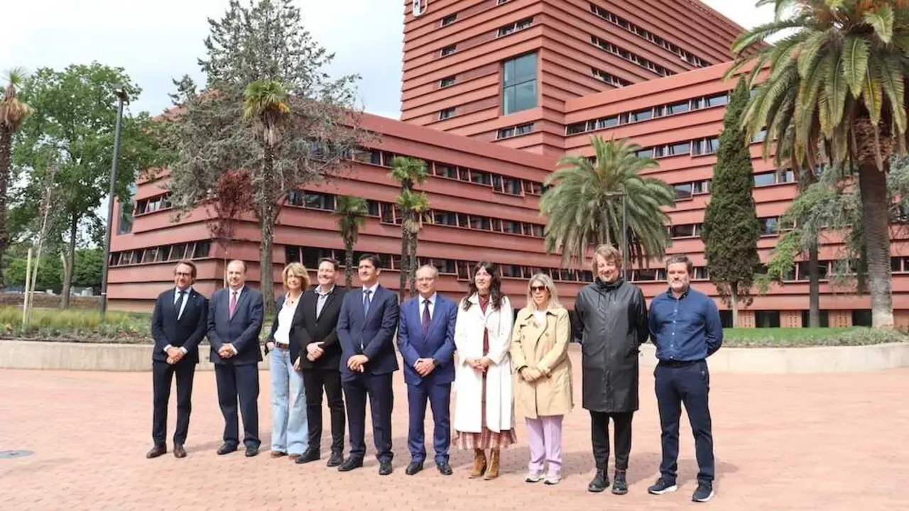 El vicepresidente segundo del Gobierno regional, Jos&eacute; Manuel Caballero, y el consejero de Hacienda, Administraciones P&uacute;blicas y Transformaci&oacute;n Digital, Juan Alfonso Ruiz Molina, han visitado la futura Ciudad Administrativa de la Junta en Ciudad Real