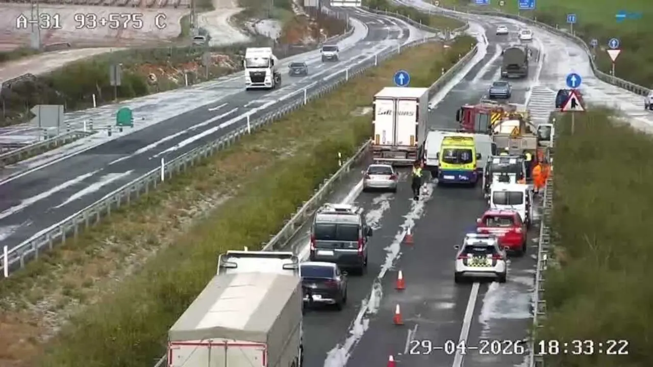 Heridos un hombre y una ni&ntilde;a tras chocar bajo el granizo en la A-31