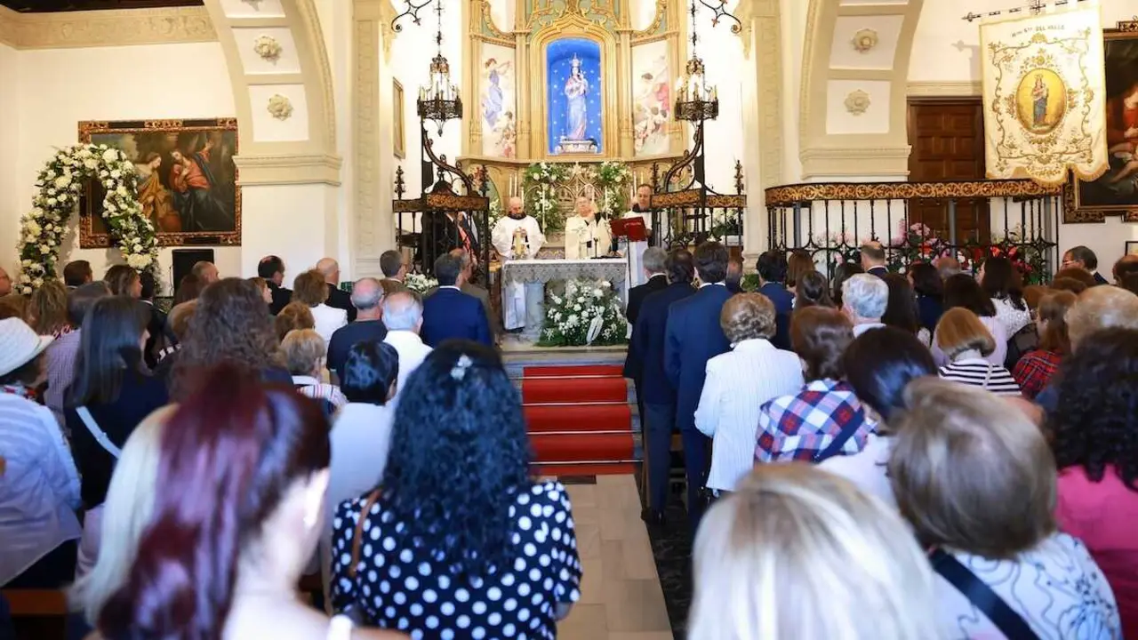 Toledo celebra la tradicional romer&iacute;a de la Virgen del Valle, una fiesta que tradicionalmente re&uacute;ne a miles de ciudadanos y que este a&ntilde;o conmemora los 400 a&ntilde;os de la fundaci&oacute;n de la Cofrad&iacute;a de la Virgen del Valle - EFE/Ismael Herrero