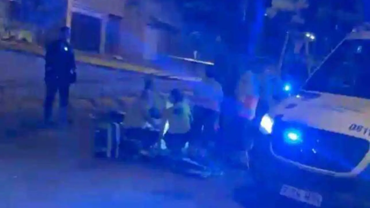 Pelea mortal en una calle: el joven brutalmente apu&ntilde;alado por la espalda, reyerta, crimen, agresi&oacute;n,&nbsp;