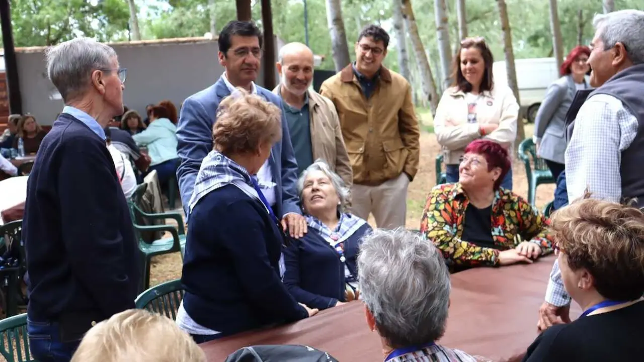 El vicepresidente segundo del Gobierno de Castilla-La Mancha, Jos&eacute; Manuel Caballero, ha participado en el encuentro de Centros de Mayores con motivo de la fiesta de las Cruces y Mayos de Piedrabuena (Ciudad Real)