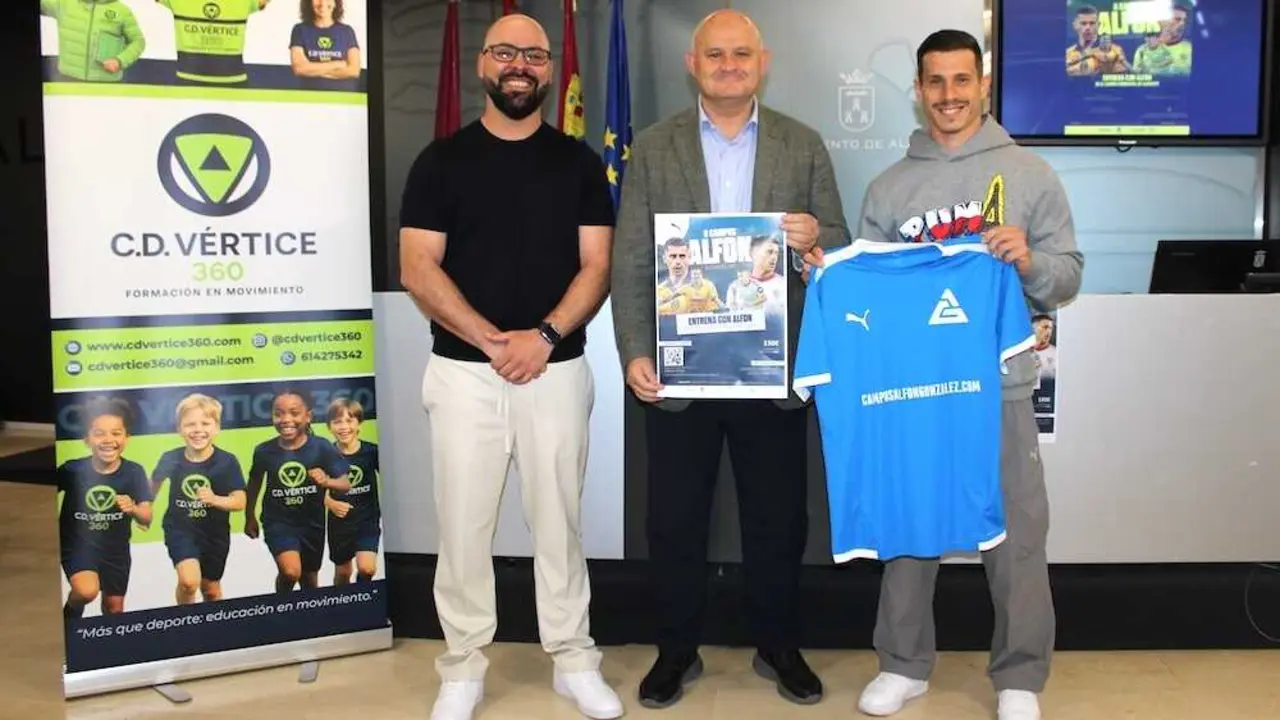 Alfon Gonz&aacute;lez trae su campus de f&uacute;tbol de &eacute;lite a ni&ntilde;os de Albacete