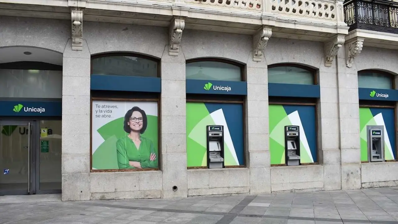 En la imagen de archivo una de las oficinad de Unicaja en la ciudad de Toledo