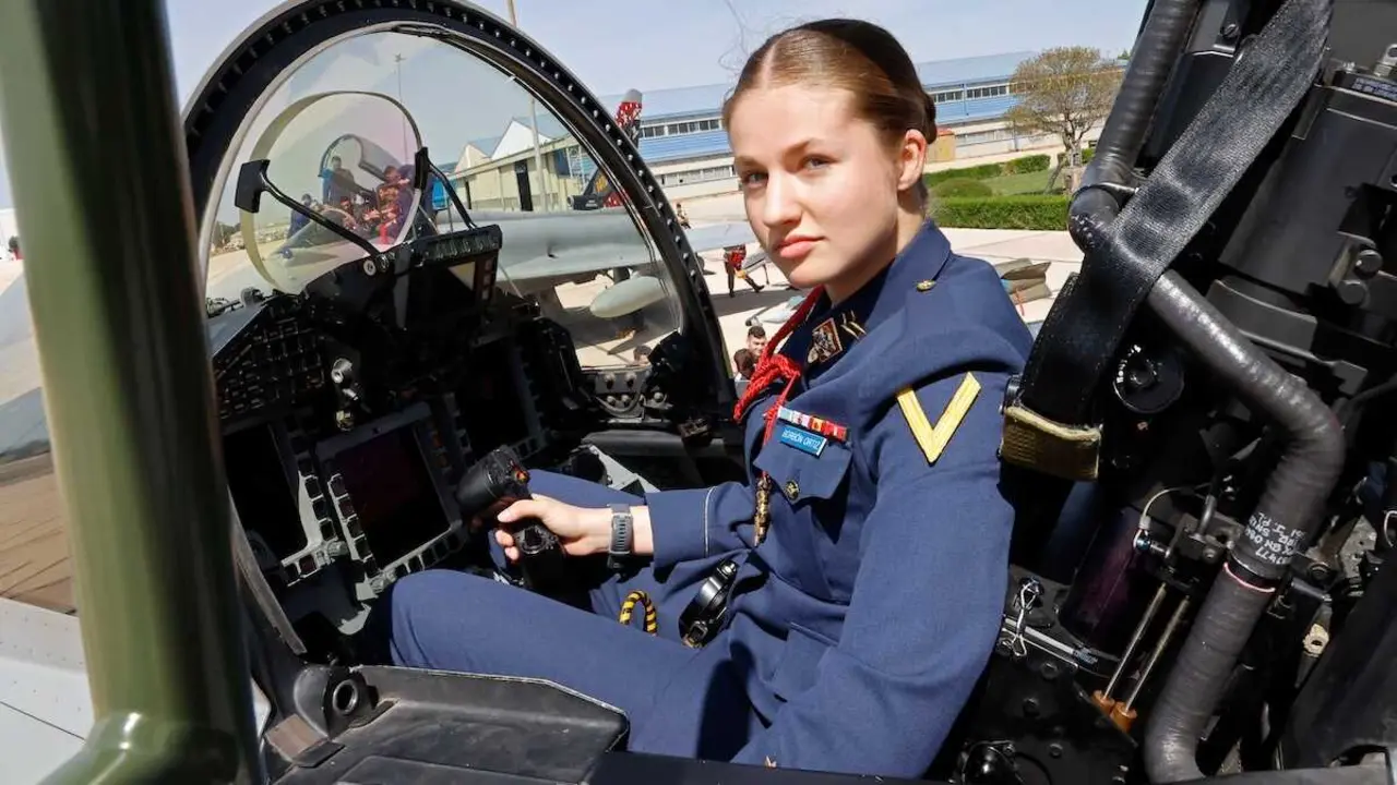 La Princesa Leonor conoce el funcionamiento de los reactores Eurofighter de la Base A&eacute;rea de Los Llanos de Albacete.