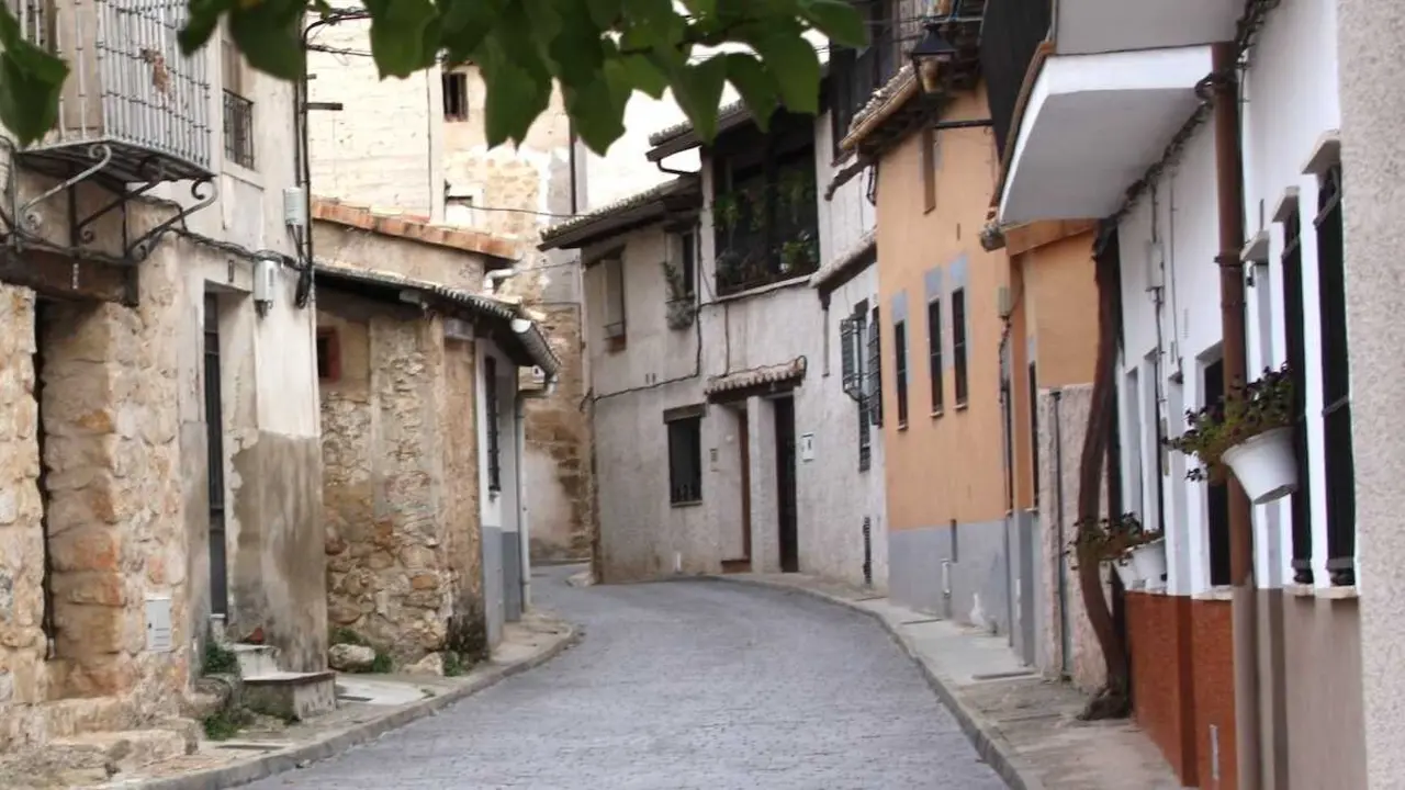 Recamder alerta: Airbnb en el medio rural agrava la despoblaci&oacute;n