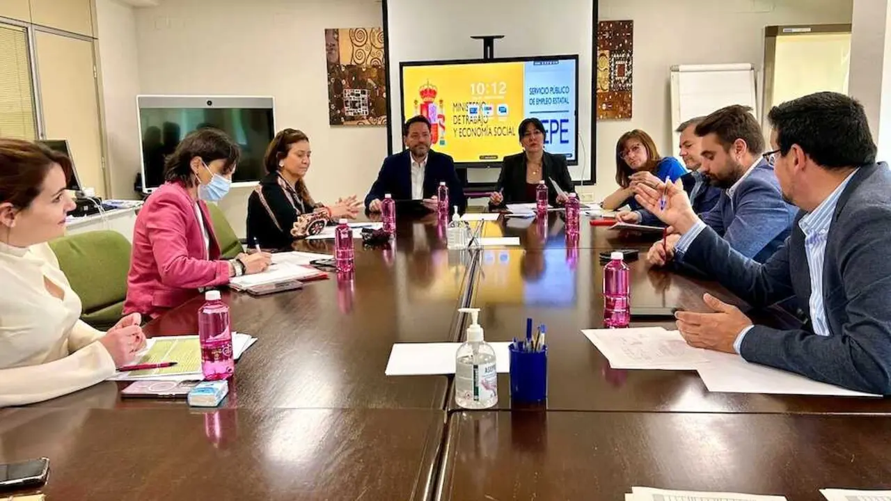 En la imagen un instante de la reuni&oacute;n de la Conmisi&oacute;n Provincial del Programa de Fomento del Empleo Agrario
