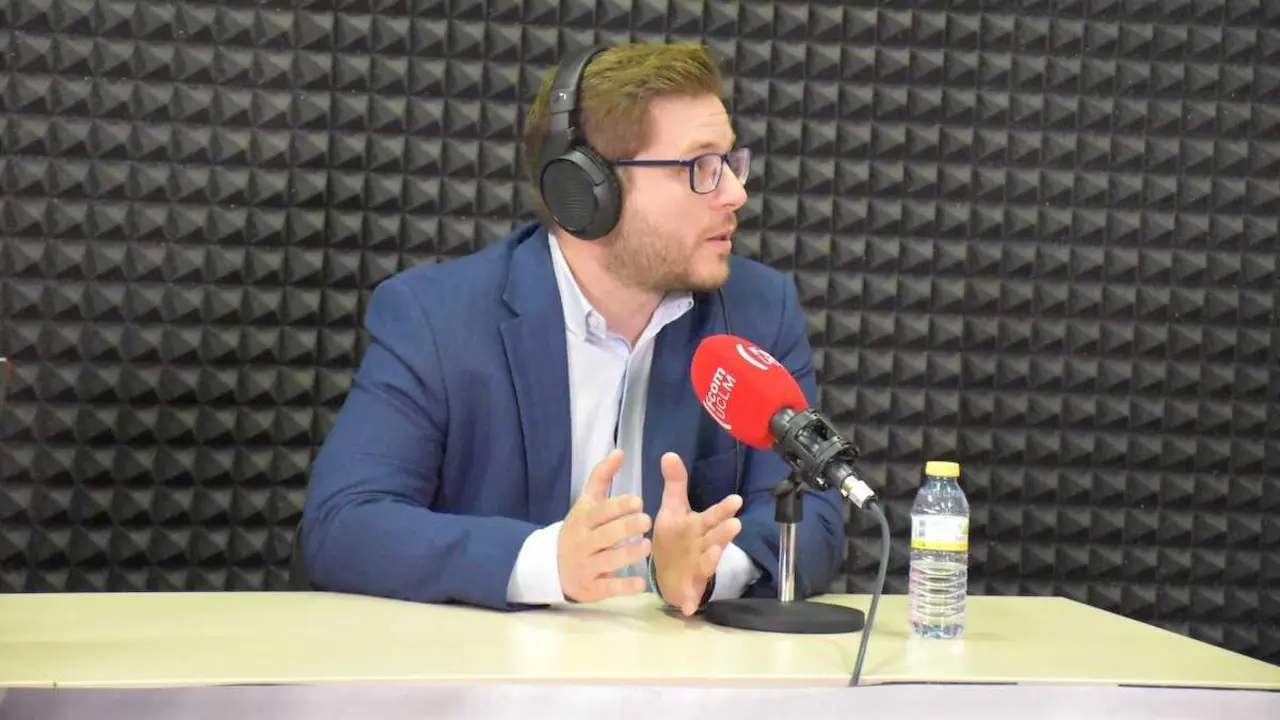 El consejero de Fomento, Nacho Hernando, ha participado en &lsquo;Un d&iacute;a de Radio&rsquo; organizado por la Universidad de Castilla-La Mancha (UCLM) en el Campus de Cuenca